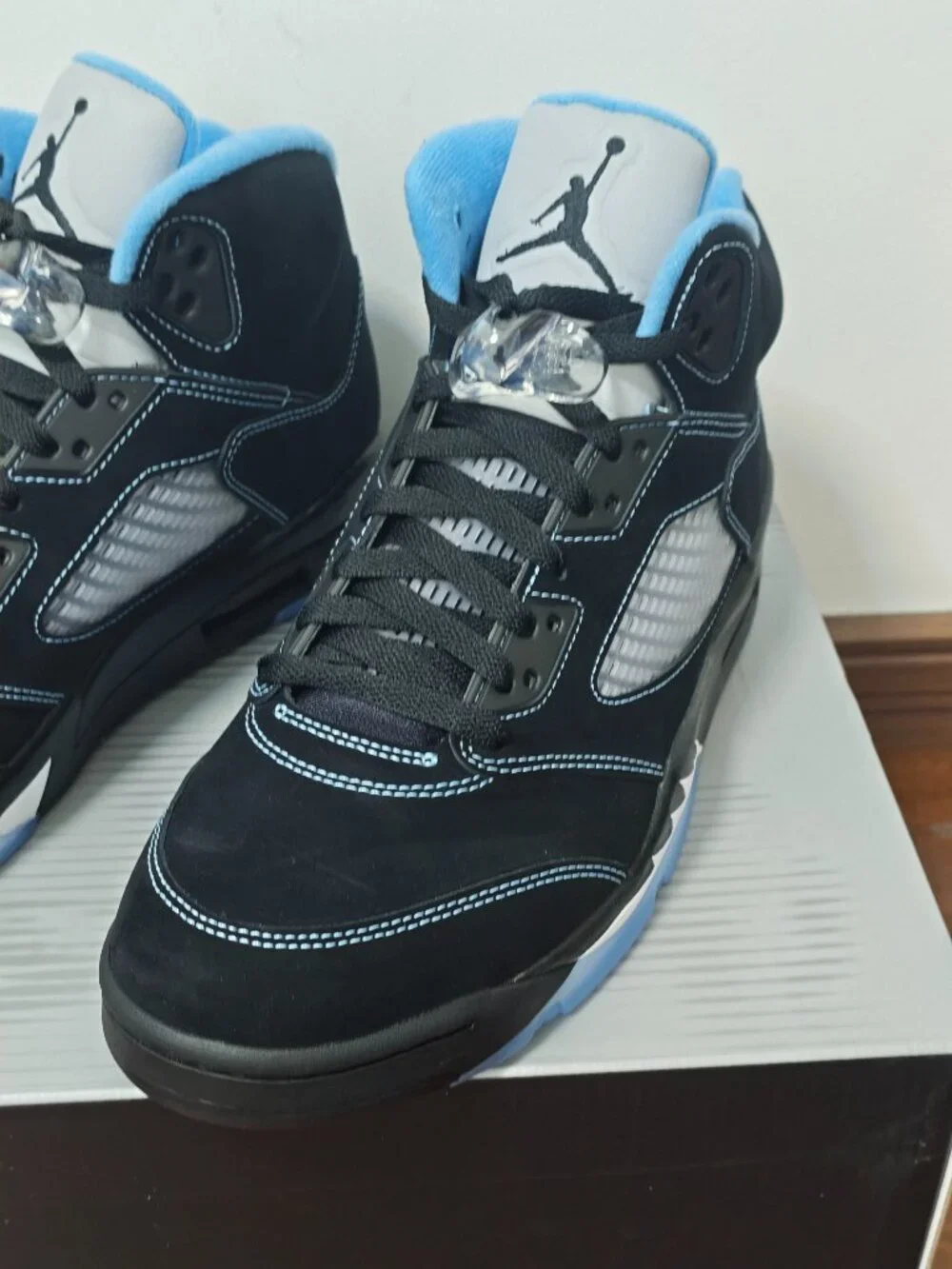 Air Jordan 5 Retro Men’s Sneakers - Black/Light Blue